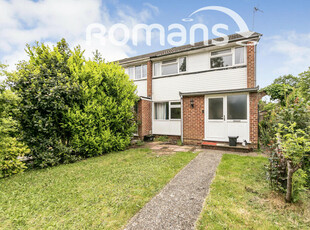 3 bedroom end of terrace house for rent in Sycamore Close, RG5
