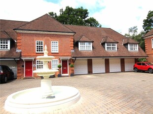 3 bedroom end of terrace house for sale in Bracken Hall, Bracken Place, Chilworth, Southampton, SO16