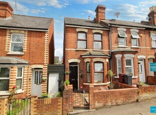 3 bedroom end of terrace house for sale in Grovelands Road, Reading, RG30
