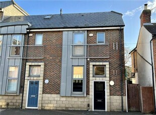 3 Bedroom End Of Terrace House For Sale In Guildford, Surrey