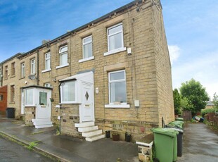 3 bedroom end of terrace house for sale in Highroyd Lane, Moldgreen, Huddersfield, West Yorkshire, HD5