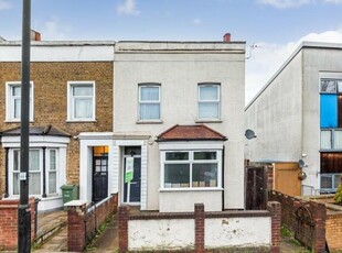 3 Bedroom End Of Terrace House For Sale In London