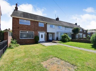 3 bedroom end of terrace house for sale in Manor Way, Anlaby, Hull, HU10