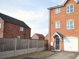 3 bedroom end of terrace house for sale in Millcroft Close, Thorne, Doncaster, DN8