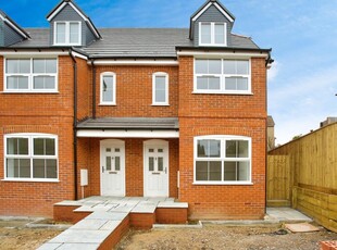 3 bedroom end of terrace house for sale in Weston Lane, Southampton, Hampshire, SO19