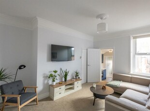 3 bedroom flat for sale in Rothbury Terrace, Heaton, Newcastle upon Tyne, NE6