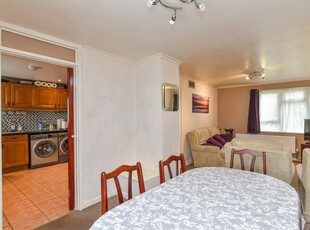 3 bedroom ground floor maisonette for sale in Burstead Close, Brighton, East Sussex, BN1