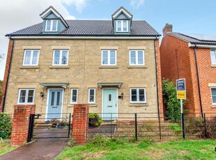 3 bedroom semi-detached house for rent in Casterbridge Road, Taw Hill, Swindon, SN25