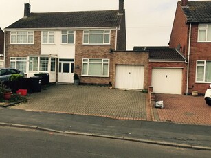 3 bedroom semi-detached house for rent in Coppice Road, Leamington Spa, Warwickshire, CV31