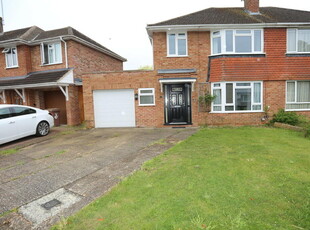 3 bedroom semi-detached house for rent in Rochester Avenue, Woodley, RG5