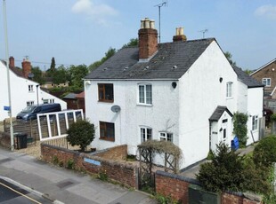 3 bedroom semi-detached house for sale in Barnwood Road, Barnwood, Gloucester, GL4