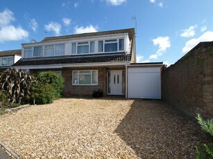3 bedroom semi-detached house for sale in Browning Close, Newport Pagnell, MK16