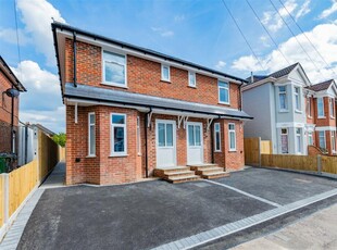 3 bedroom semi-detached house for sale in Cecil Road, Southampton, Hampshire, SO19
