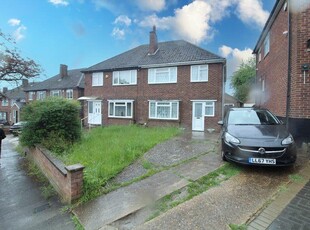 3 bedroom semi-detached house for sale in Cheviot Road, Luton, LU3