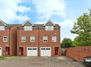 3 bedroom semi-detached house for sale in Coppice Pale, Chineham, Basingstoke, Hampshire, RG24