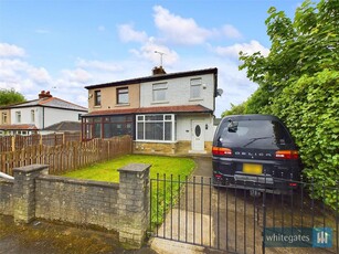 3 bedroom semi-detached house for sale in Cross Road, Idle, Bradford, BD10