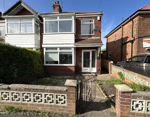3 bedroom semi-detached house for sale in Grangeside Avenue, Hull, HU6