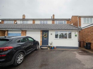 3 bedroom semi-detached house for sale in Hill View Road, Chelmsford, CM1