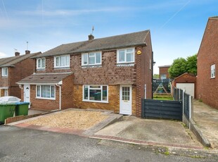3 bedroom semi-detached house for sale in Hilltop Drive, Southampton, SO19