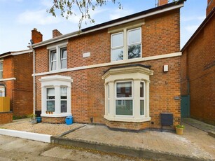 3 bedroom semi-detached house for sale in Hinton Road, Gloucester, GL1