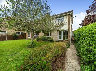 3 bedroom semi-detached house for sale in Kingfisher Drive, Woodley, Reading, RG5