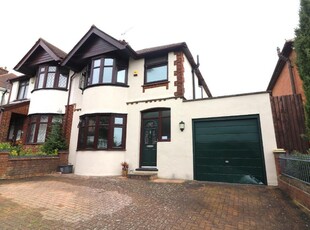 3 bedroom semi-detached house for sale in Stanford Road, Luton, Bedfordshire, LU2 0PZ, LU2