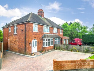 3 bedroom semi-detached house for sale in Winser Drive, Reading, RG30 3EG, RG30