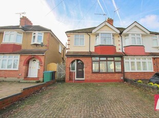 3 bedroom semi-detached house for sale Watford, WD25 0ED