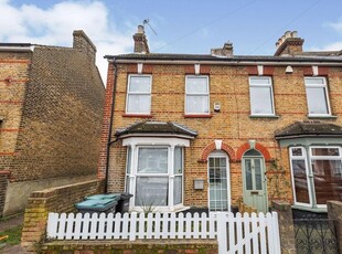 3 bedroom terraced house for rent in Salisbury Road, Gravesend, Kent, DA11