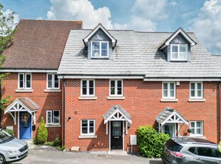 3 bedroom terraced house for sale in Ducketts Mead, Shinfield, RG2