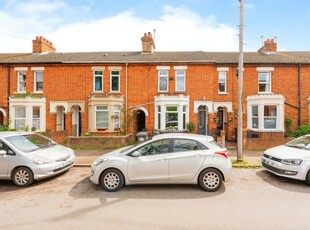 3 bedroom terraced house for sale in Dudley Street, Bedford, Bedfordshire, MK40