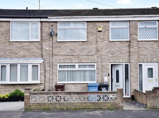 3 bedroom terraced house for sale in Lagoon Drive, Sutton-On-Hull, Hull, HU7