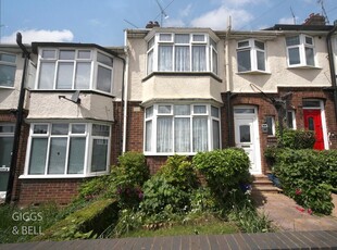 3 bedroom terraced house for sale in Milton Road, Luton, Bedfordshire, LU1
