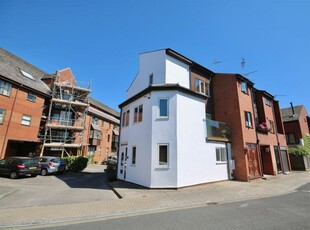 3 bedroom town house for sale in Onslow Road, Southsea, PO5