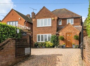 4 Bed House For Sale in High Wycombe, Buckinghamshire, HP12 - 5369112