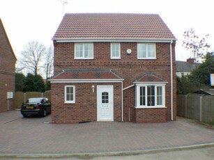 4 bedroom detached house for rent in Canalside, West Street, Thorne, Doncaster, DN8