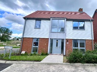 4 bedroom detached house for rent in Lamprey Close, Ashford, Kent, TN24