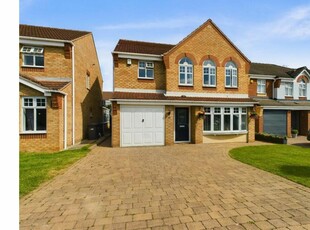 4 bedroom detached house for sale in Ashcourt Drive, Doncaster, DN4