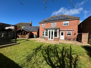 4 bedroom detached house for sale in Bay Tree Road, Abbeymead, Gloucester, GL4