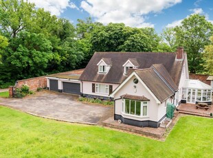 4 bedroom detached house for sale in Fornham St Martin, Suffolk, IP31