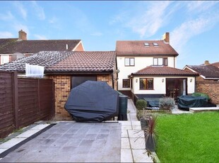 4 bedroom detached house for sale in Freshwater Close, Luton, Bedfordshire, LU3 3TA, LU3