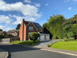 4 bedroom detached house for sale in Golf Close, Littleover, DE23