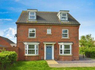 4 bedroom detached house for sale in Remus Close, Fairfields, Milton Keynes, MK11