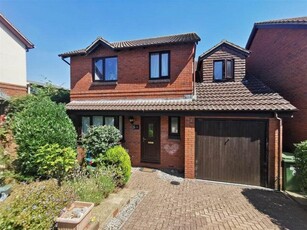 4 bedroom detached house for sale in Spruce Close, Exeter, EX4