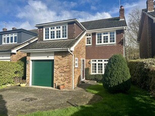 4 bedroom detached house for sale in St. Andrews Place, Shenfield, Brentwood, CM15