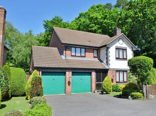 4 bedroom detached house for sale in Stonecrop Close, Broadstone, Dorset, BH18