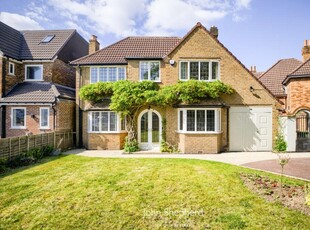 4 bedroom detached house for sale in Streetsbrook Road, Shirley, Solihull, West Midlands, B90