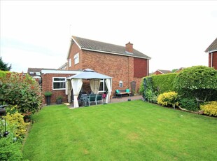 4 bedroom detached house for sale in Tiffany Close, Bletchley, Milton Keynes, MK2