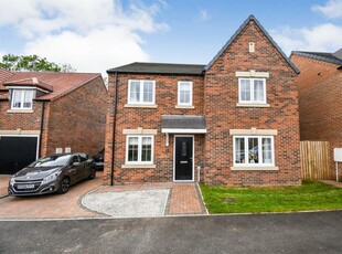 4 bedroom detached house for sale in Train Garth, Anlaby, HU10