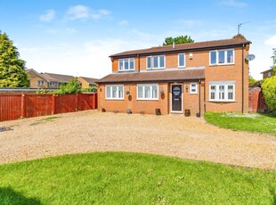 4 bedroom detached house for sale in Whalley Drive, Bletchley, Milton Keynes, MK3